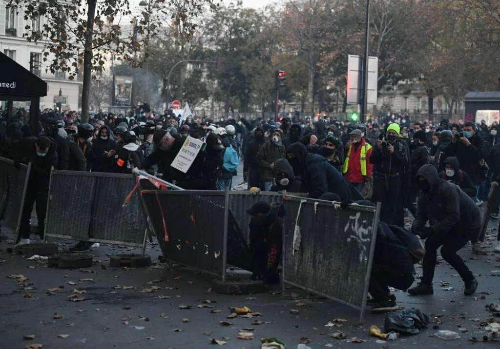 Tout le monde déteste la police – Zur Demo am 28. November in Paris